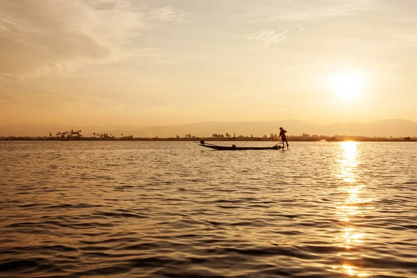 Fishermen in Inle lakes sunset, Myanmar. — Stock Photo, Image