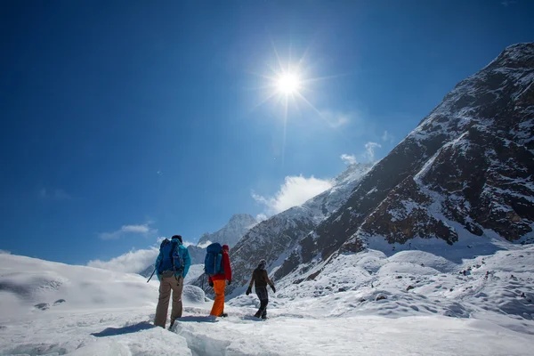 Escursioni nelle montagne dell'Himalaya — Foto Stock