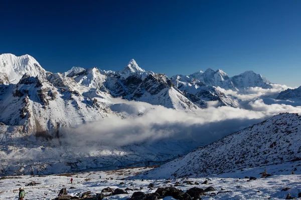 Красивый пейзаж Гималайских гор — стоковое фото