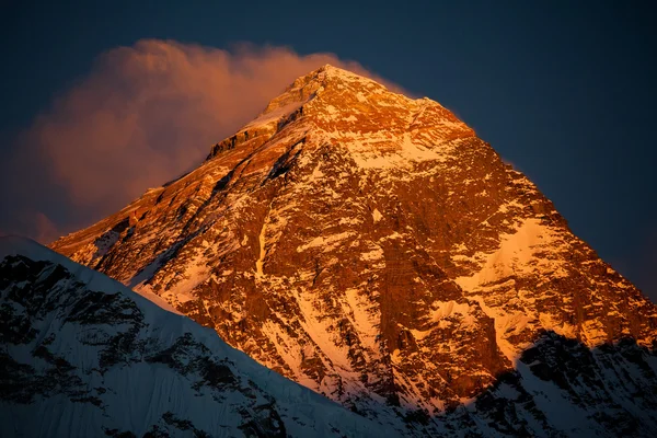 Hermoso paisaje de las montañas del Himalaya — Foto de Stock