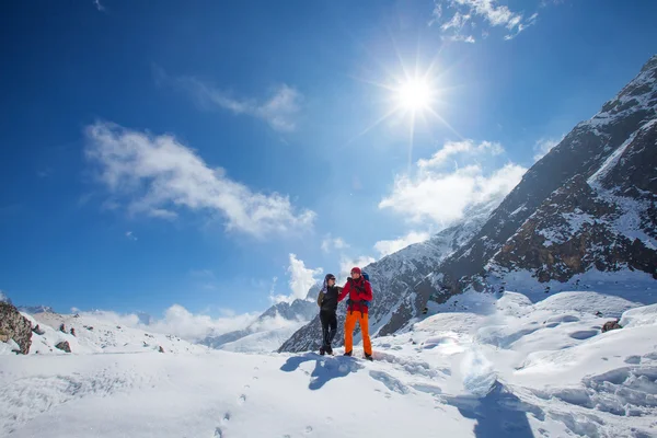 Hiking in Himalaya mountains — Stock Photo, Image