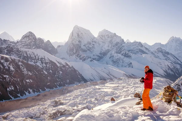 Wandern im Himalaya-Gebirge — Stockfoto