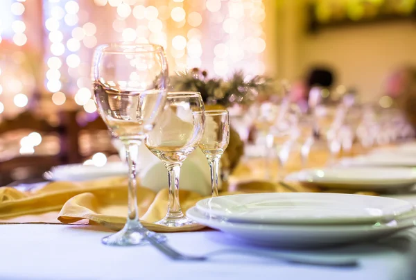 휴일 전날 식당에서 테이블 제공 — 스톡 사진