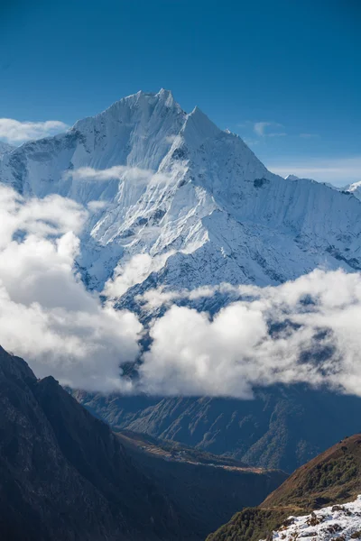 Piękny krajobraz gór Himalaje — Zdjęcie stockowe