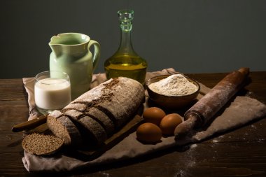 Ekmek ve un ile süt ve yumurta wo, Still life fotoğraf