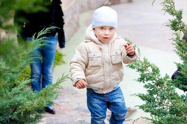 Jongen thuis — Stockfoto