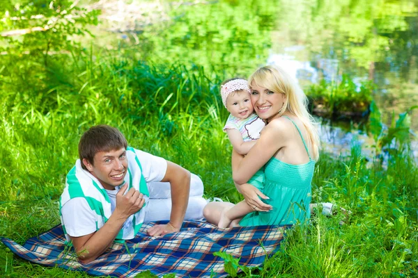 Glückliche Familie — Stockfoto