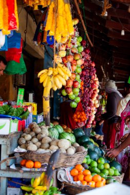 sri Lanka yerel pazarda çeşitli meyve