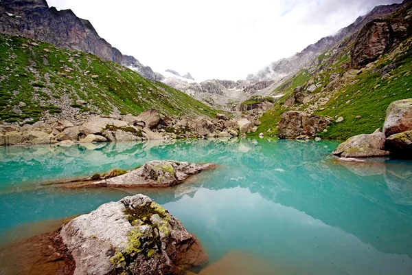 Lago in montagna — Foto Stock