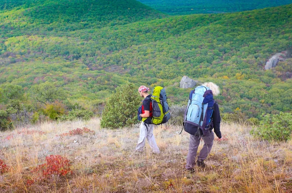 Mendaki di pegunungan Crimea — Stok Foto