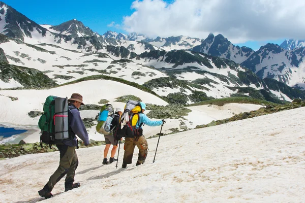 Hiker in Caucasus mountains — Stock Photo, Image