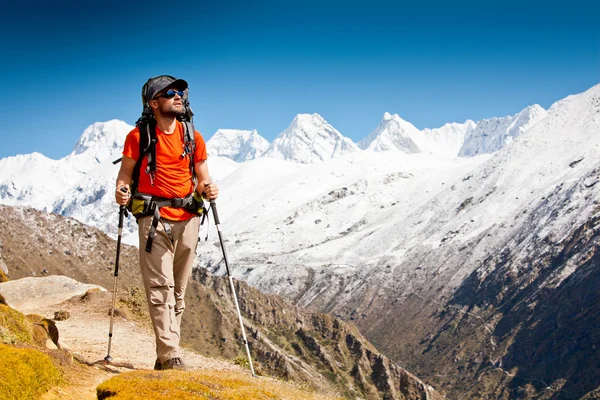 Randonnées dans les montagnes himalaya — Photo