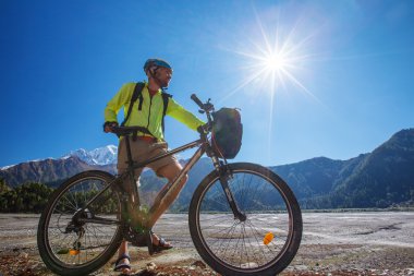 Motorcu-çocuk Himalaya Dağları, Anapurna bölge