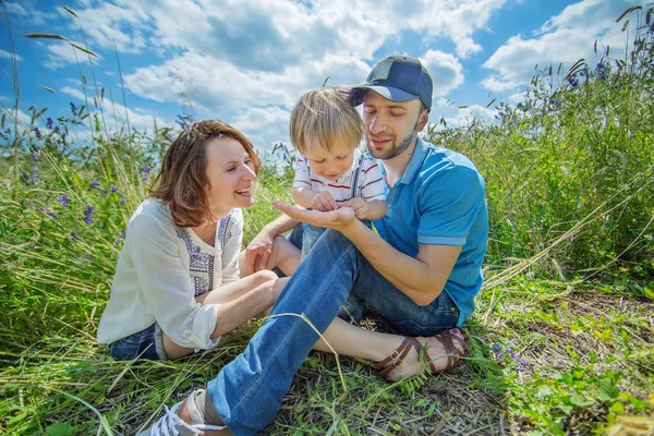 Young Attractive Parents and Child Portrait Outdoors — Stok Foto