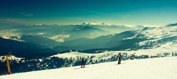 Vista panoramica sulle montagne invernali — Foto Stock