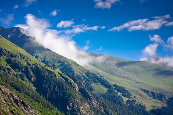 Kafkas Dağları'nın güzel manzara — Stok fotoğraf