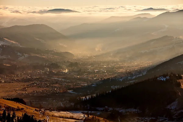 겨울 산의 아름 다운 전경 — 스톡 사진