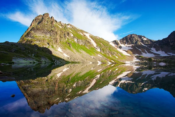 Bela vista panorâmica das montanhas do Cáucaso — Fotografia de Stock