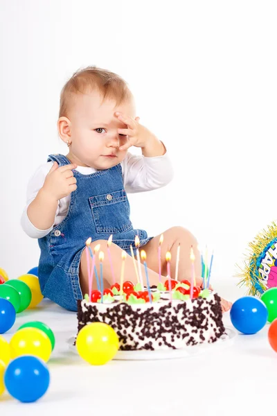 Bébé fille avec chapeau et gâteau — Photo