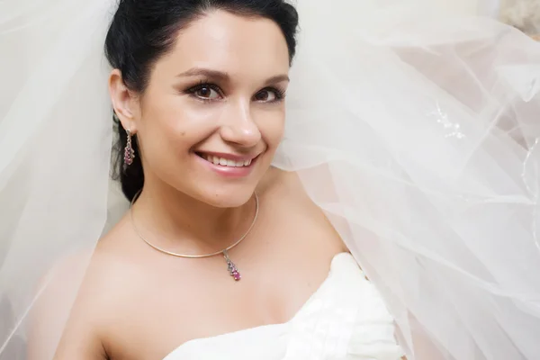 Hermosa novia en el día de la boda heredero — Foto de Stock