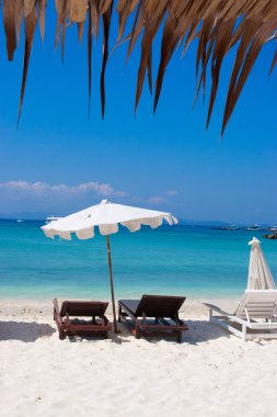 Deniz kıyısındaki kumsal