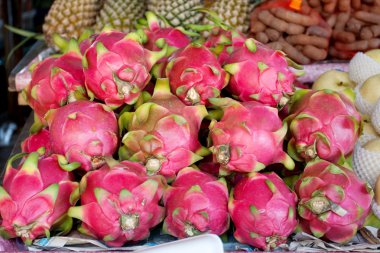 sri Lanka yerel pazarda çeşitli meyve