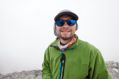 Himalayalar, Nepal Trek kamera poz uzun yürüyüşe çıkan kimse