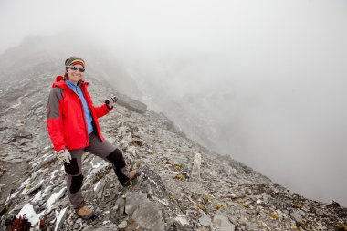 Himalayalar, Nepal Trek kamera poz uzun yürüyüşe çıkan kimse