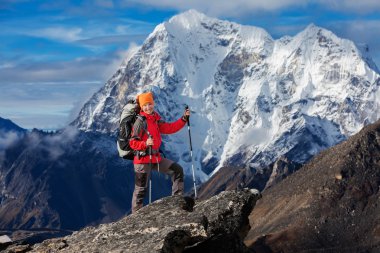 Himalaya Dağları'nda Khumbu vadi içinde hiking