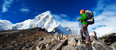 Himalaya Dağları'nda Khumbu vadi içinde hiking