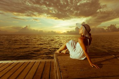 Kafkas kadın dinlenme ahşap İskelesi'Hint Okyanusu için alır