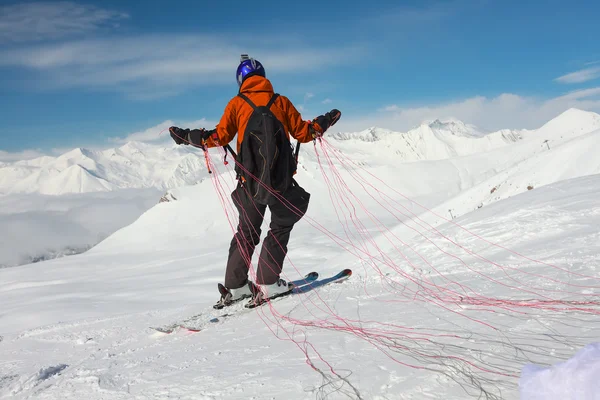 Parapente en invierno Montañas del Cáucaso en Georgia — Foto de Stock