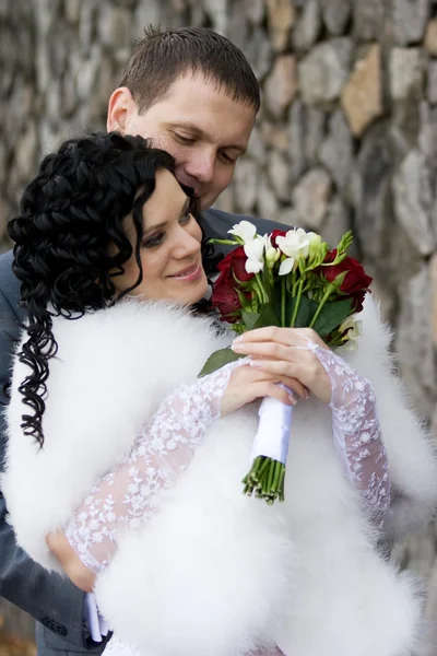 Happy bride and groom on their wedding day — Stock Photo, Image