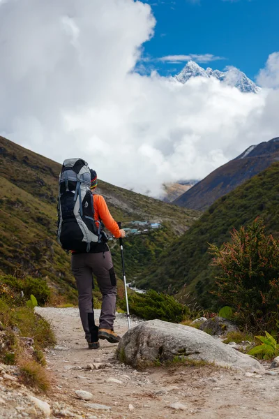 Wanderer auf dem Trek im Himalaya, Khumbu-Tal, Nepal — Stockfoto