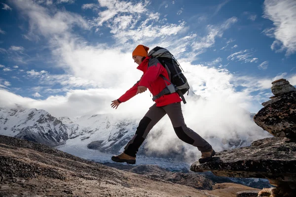 Hiker jumps on the rock near Everest in Nepal — Stock Photo, Image