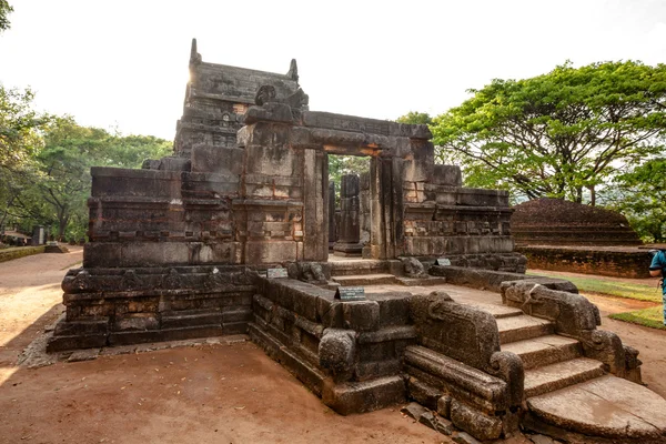 Nalanda Gedige, starobylé kompletní kamenné budově poblíž Matale, Sr — Stock fotografie