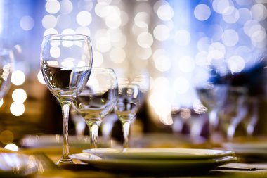 Tablo içinde bir restoran tatil öncesinde görev yaptı.