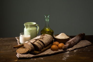Ekmek ve un ile süt ve yumurta wo, Still life fotoğraf
