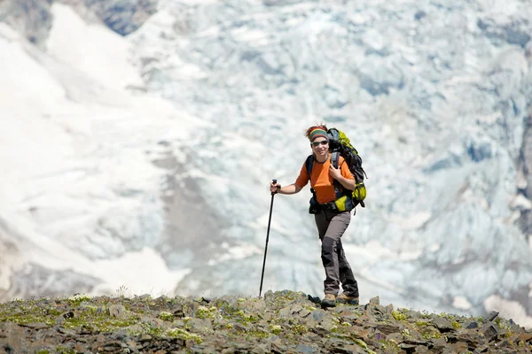 Trekking en las montañas del Cáucaso Georgia, región de Svaneti — Foto de Stock