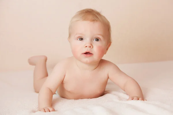 Caucasian baby boy joyfully smiles at camera — Stock Photo, Image