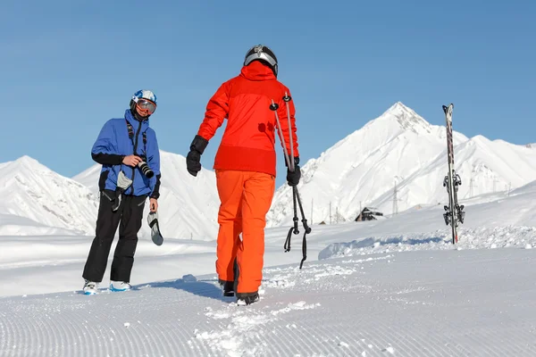 Skier se diverte em altas montanhas de inverno da Geórgia — Fotografia de Stock