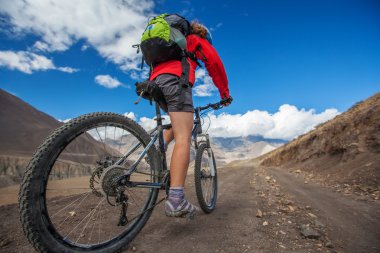 Motorcu-kız Himalaya Dağları, Anapurna bölge