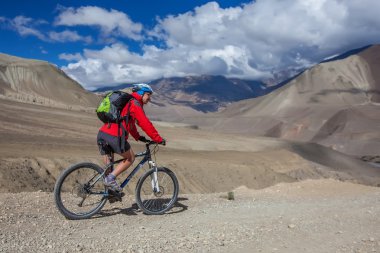 Motorcu-kız Himalaya Dağları, Anapurna bölge