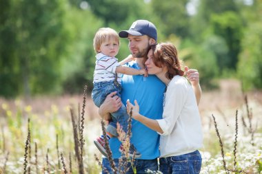 cazip anne ve çocuk portre açık havada
