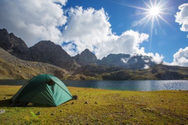 Güzel göl Georgia dağlarda