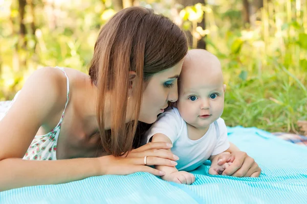 Caucasian baby boy take rest in summer park — Stock Photo, Image