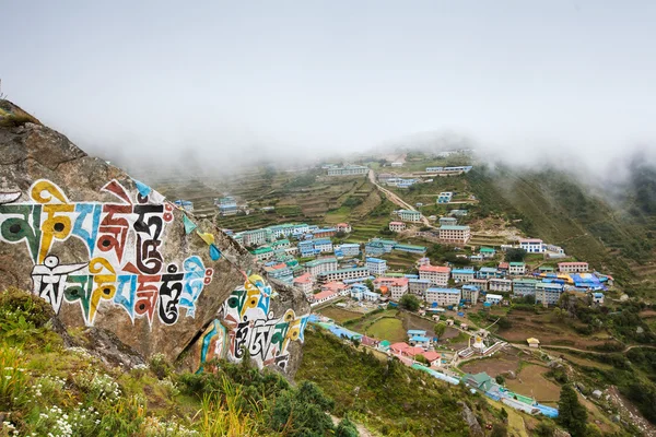 Горная деревня Намче-Базар в районе Кхумбу, Непал — стоковое фото