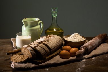 Ekmek ve un ile süt ve yumurta wo, Still life fotoğraf