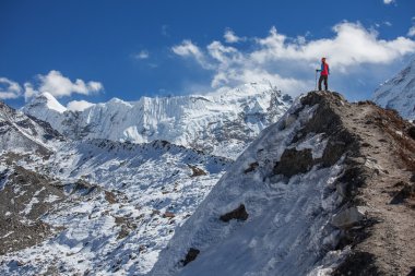 Uzun yürüyüşe çıkan kimse Trek Khumbu Vadisi, Nepal Himalayalar,