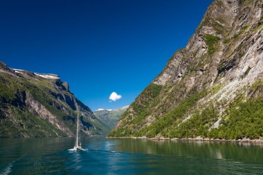 Geiranger fiyort Norveç'te boyunca seyahat 
